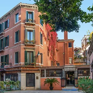 La Fenice Et Des Artistes Отель