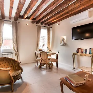 Apartment Michelle In Charming, Venedig